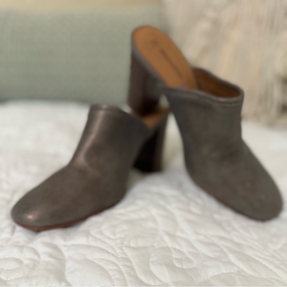 Johnston & Murphy Charlotte Mule  9.5 metallic